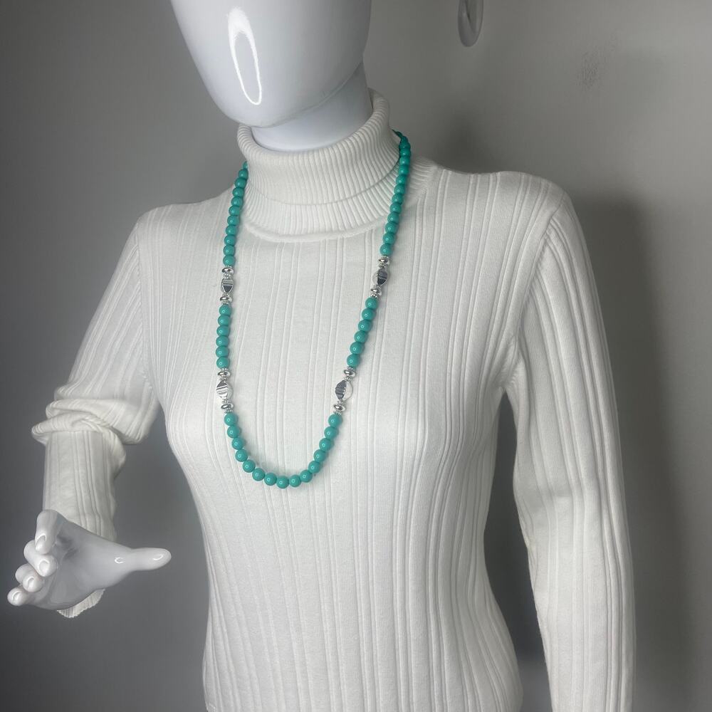 Turquoise colored beads beaded necklace light weight fashion costume jewelry